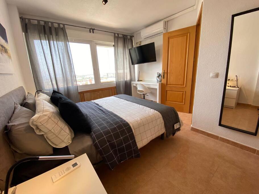 Apartamento con impresionante vista, piscina y parking Benalmádena Exterior foto