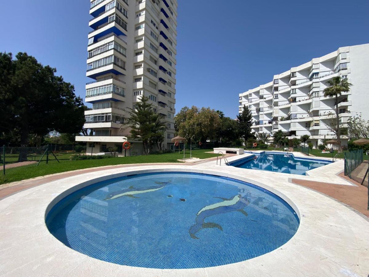 Apartamento con impresionante vista, piscina y parking Benalmádena Exterior foto