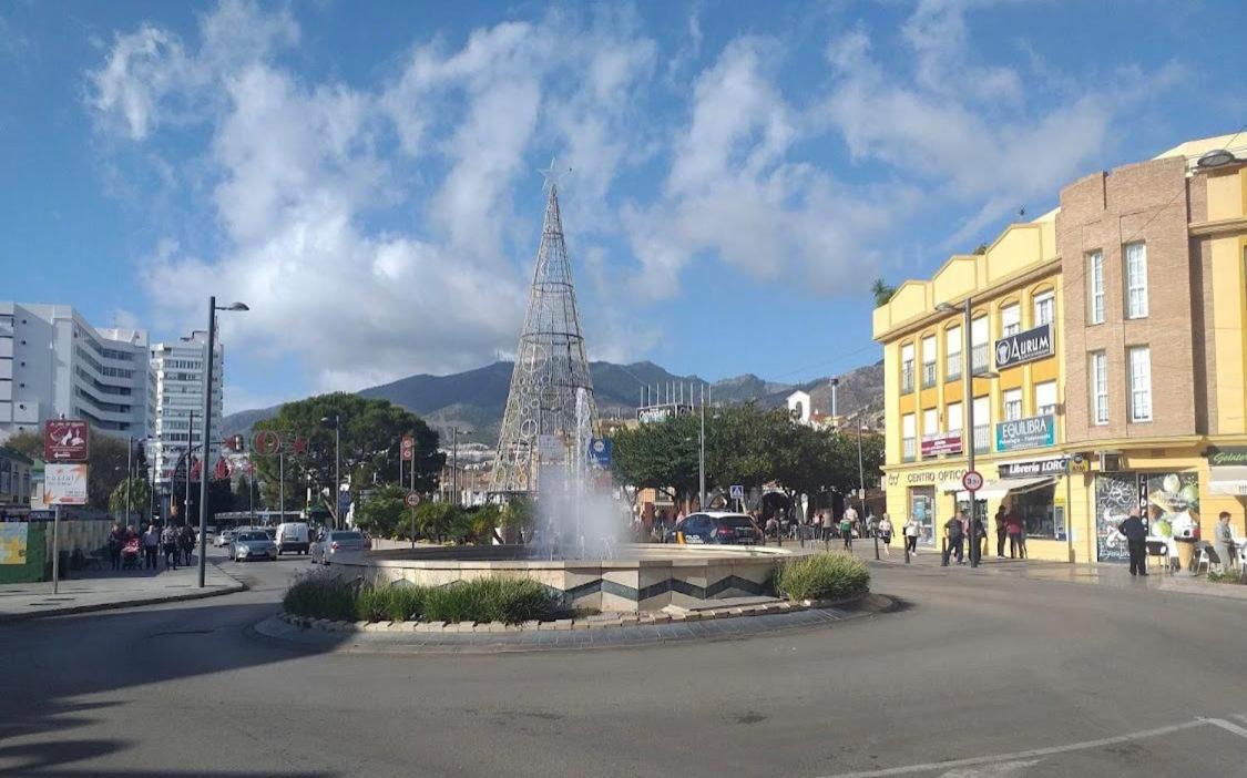 Apartamento con impresionante vista, piscina y parking Benalmádena Exterior foto