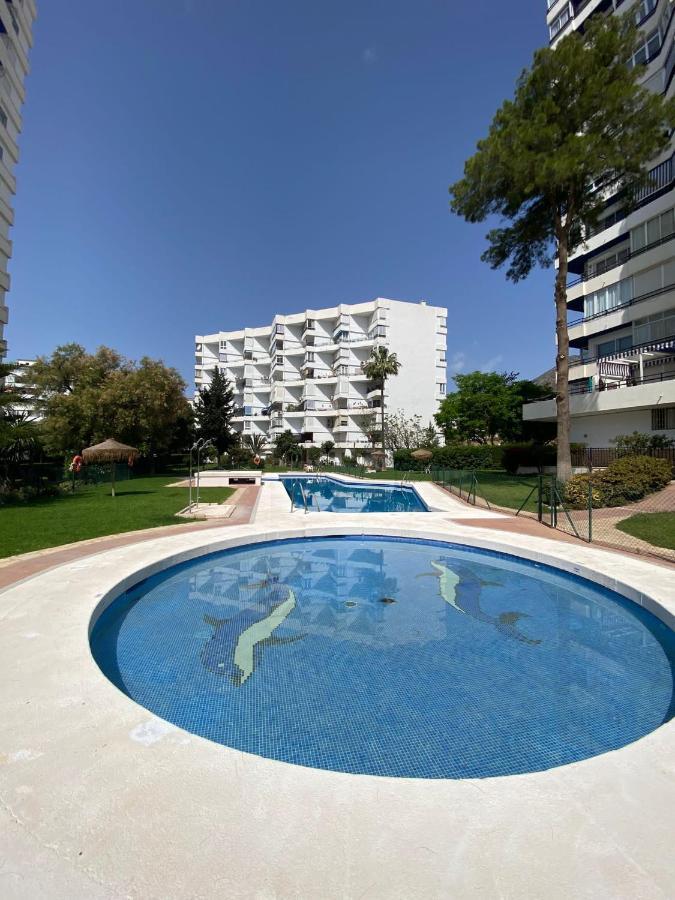 Apartamento con impresionante vista, piscina y parking Benalmádena Exterior foto